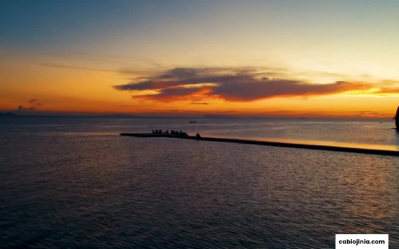 I'll keep paddling this canoe until I reach the shore by cabiojinia